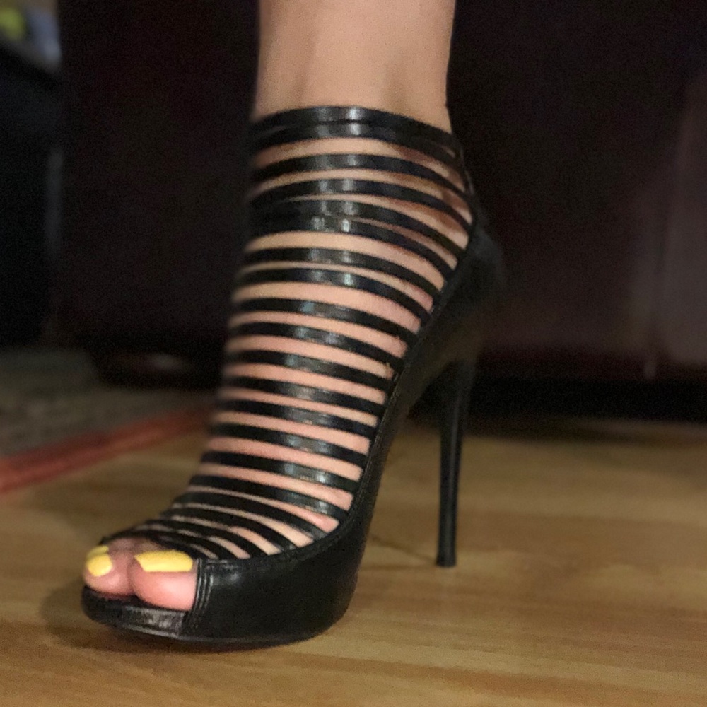 steve madden thin strappy heels in Size 9